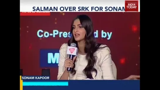 What does Sonam think about Aamir Khan's situation