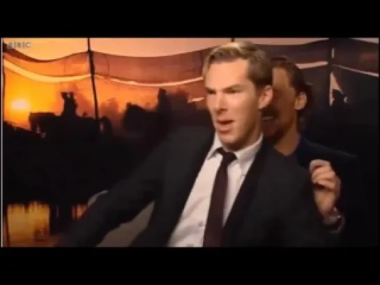 Tom Hiddleston VS Benedict Cumberbatch dance