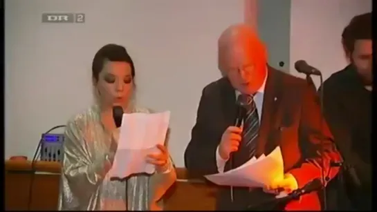 TV News: Björk and Ómar Ragnarsson sing (2011) - fragment