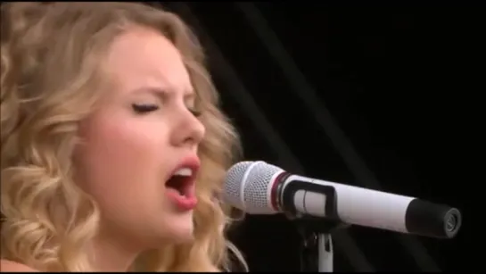 Taylor Swift - Love Story (Live on V Festival, London 2009)