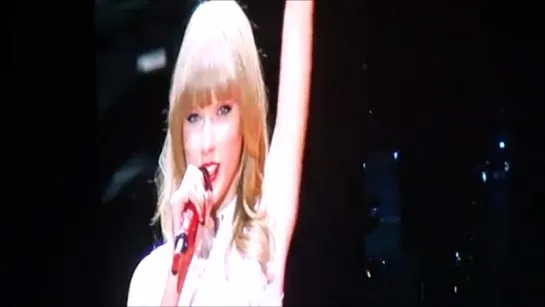 Taylor Swift - Love Story  (Live at CMA Music Fest: Country's Night to Rock 2013)