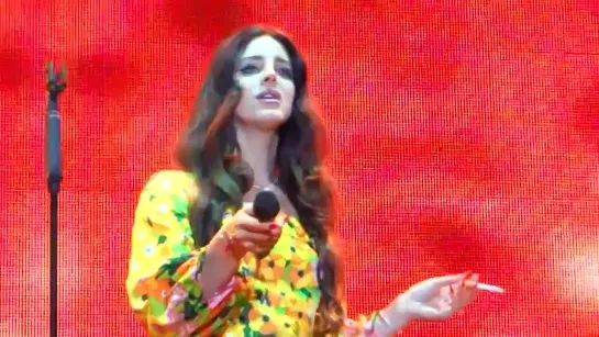 Lana Del Rey – Young And Beautiful (Live @ «Kucukciftlik Park»)