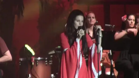 Lana Del Rey – Young And Beautiful (Live @ «Festival Jardins de Pedralbes»)