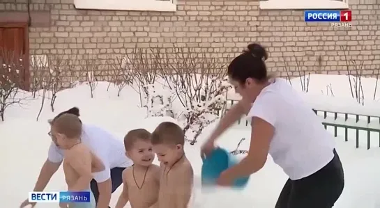 Есть детский сад, в котором детей обливают ледяной водой.