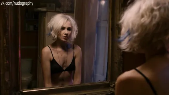 Таппенс Мидлтон (Tuppence Middleton) в лифчике в сериале "Восьмое чувство" (Sense8, 2015) - Сезон 1 / Серия 2 (s01e02)