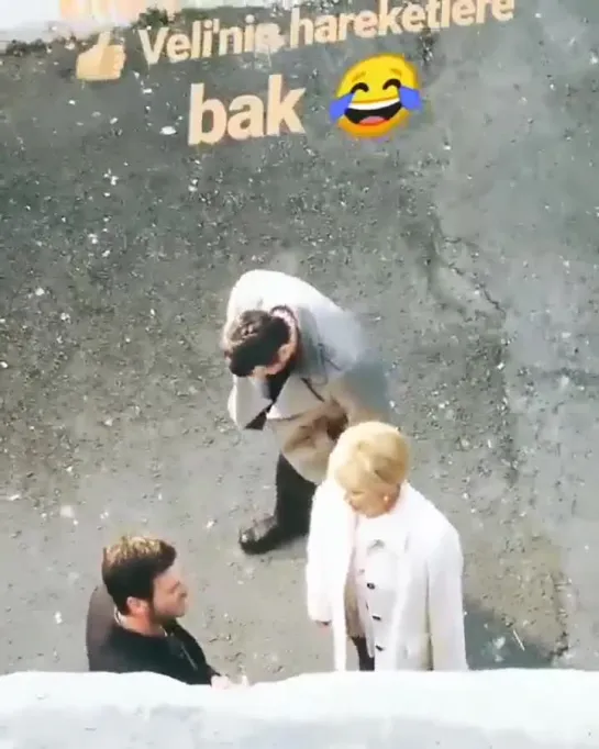 KivancTatlitug onursaylak and sebnem on the sets of carpisma.