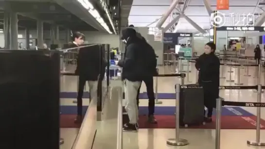 [FANCAM] 161215 Chanyeol & Sehun  Kansai Airport