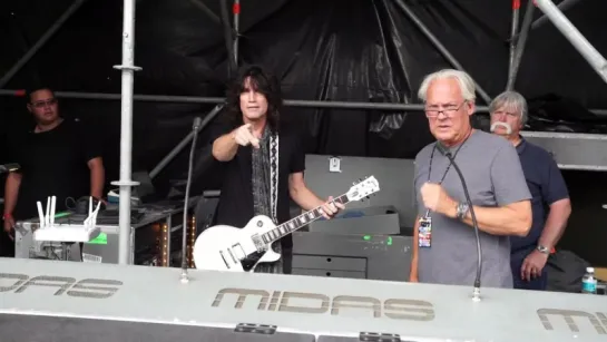 TOMMY THAYER SOUNDCHECKS IN QUITO, ECUADOR