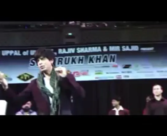 SRK Wows Audience A Few Hours After Humiliation