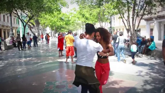 Lisandra y Geonys - Salsa en Paseo del Prado