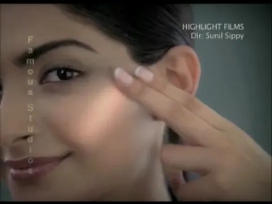 Sonam Kapoor in L'Oreal White Perfect Ad - Реклама