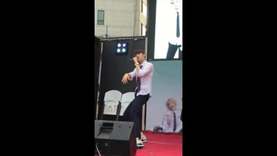 [FANCAM][15.08.15] Выступление в Хондэ.(Фокус на Ыну (Донмин))