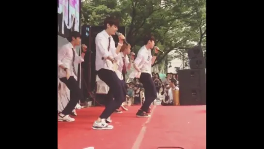 [FANCAM][15.08.15] Выступление в Хондэ.