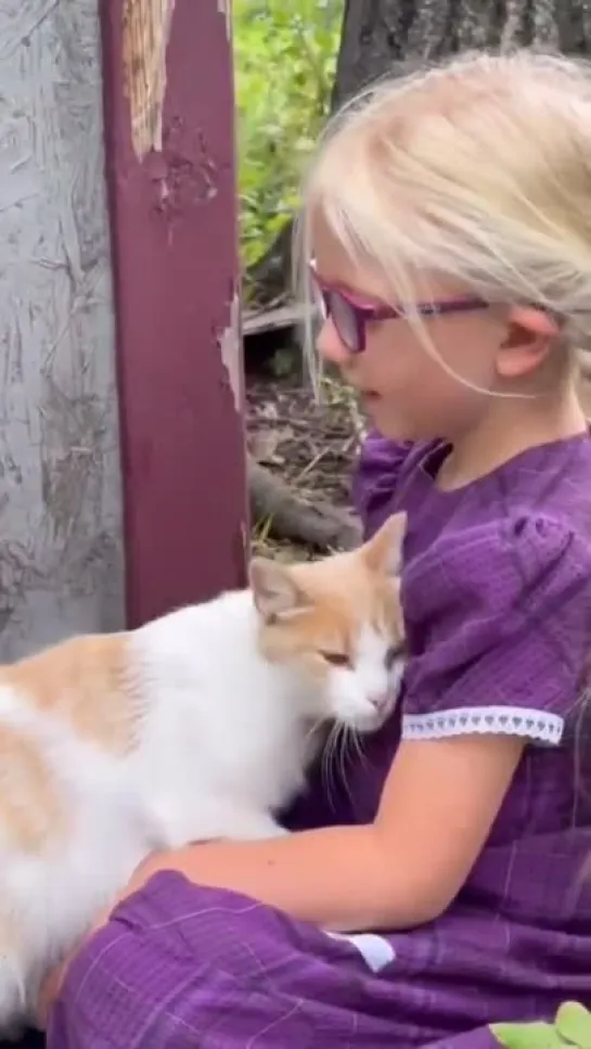 Girl, Mom and Kitten