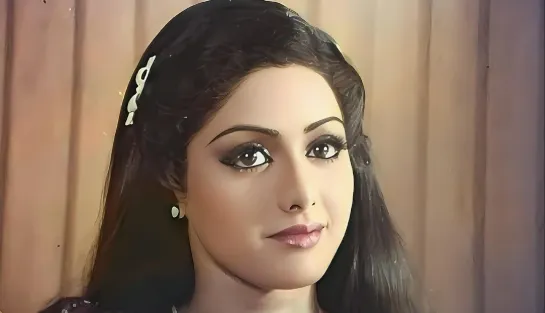 Neele Neele Ambar Song _ Kalakaar, Sridevi, Kunaal Goswami