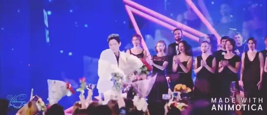 Димаш и цветы.  Dimash and flowers. (Fan-video).mp4