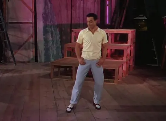 Gene Kelly  Newspaper Dance  (Summer Stock  1950)