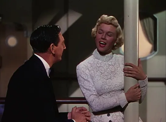 I Know a Place  Doris Day  Ray Bolger  (April in Paris  Апрель в Париже  1952)