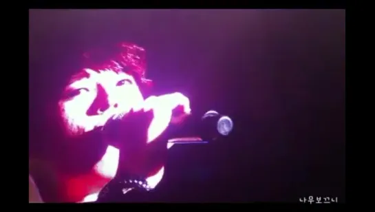 [Fancam] - 120211 - Hoya crying Infinite talk @ Second Invasion concert