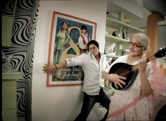 Videocon Split AC - DC Inverter ad featuring cute SRK