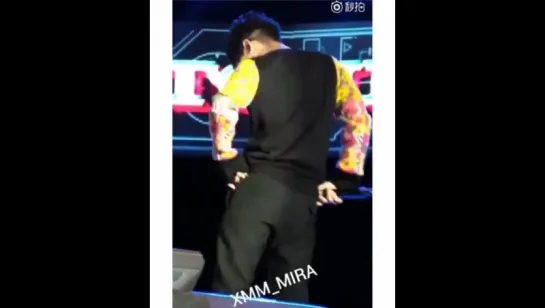 Ji-Yong's sexy dance