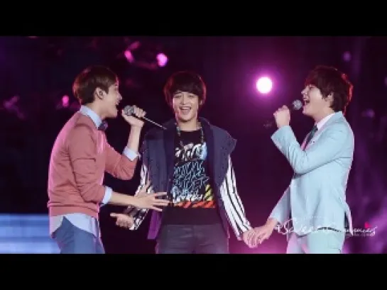 [SHINee] | 121125 Minho - Just The Way You Are (with Kyuline) @ SMTOWN in Bangkok