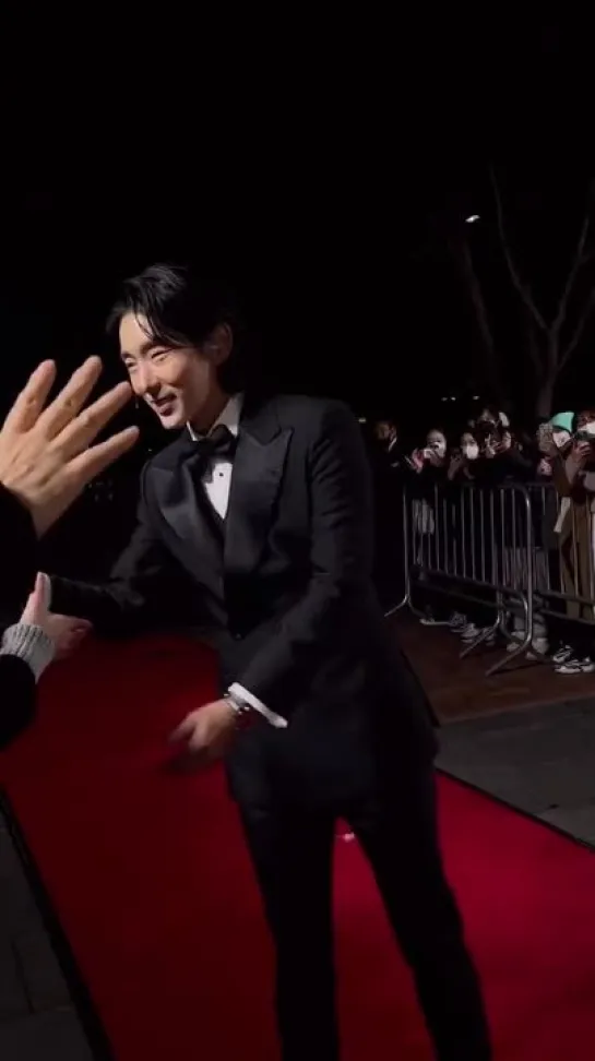 31.12.22 - Lee Joon Gi no red carpet do SBS Drama Awards - - ️ouourh