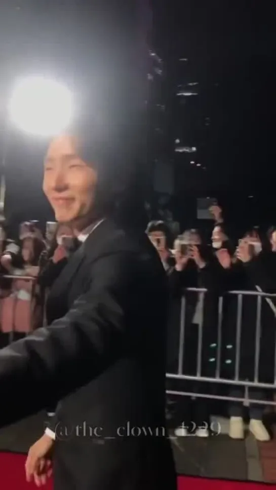 31.12.22 - Lee Joon Gi no red carpet do SBS Drama Awards - - ️the_clown_1229