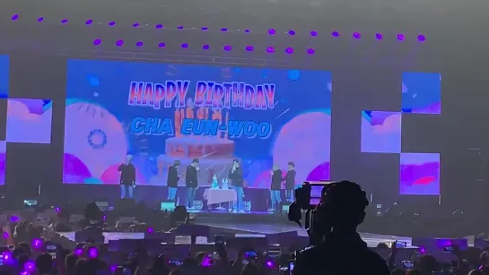 [30.03.2019] ASTRO Roha are singing birthday song to Eunwoo @ The 2nd ASTROAD to Hong Kong [STAR LIGHT]