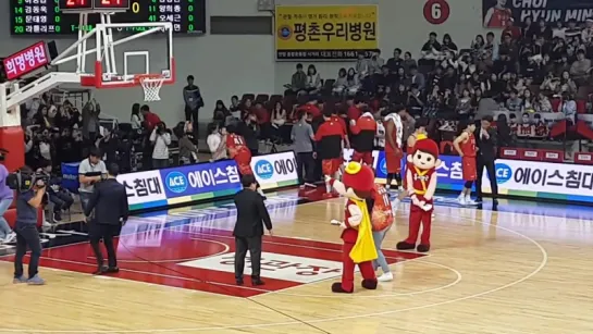 [14.10.2017] ASTRO (Focus Eunwoo) @ 2017-2018 Anyang Korea Ginseng KBL Pro-Basketball Opening Day