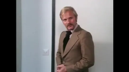 How to open a door - Finnish instructional video from 1979