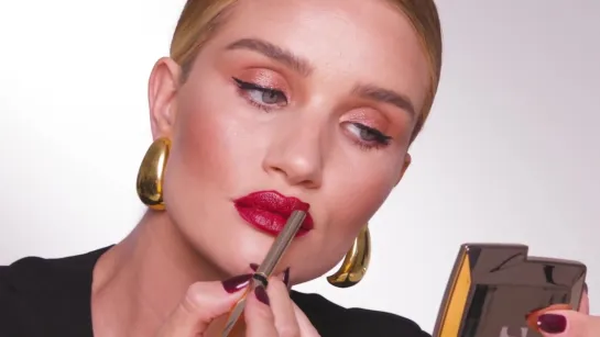 Rosie Huntington-Whiteleys Signature Evening Look SCULPTURE _ Hourglass Cosmeti