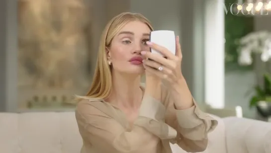 Rosie Huntington-Whiteley’s perfect bold lip _ My Beauty Tips _ Vogue Paris