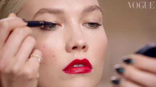 Karlie Klosss Red Carpet Makeup _ My Beauty Tips _ Vogue Paris