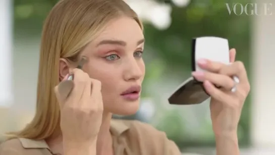 Rosie Huntington-Whiteleys Guide to Metallic Eye Make-Up _ My Beauty Tips _ Bri