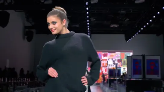 Taylor Hill’s Entire Day of Modeling _ Vogue