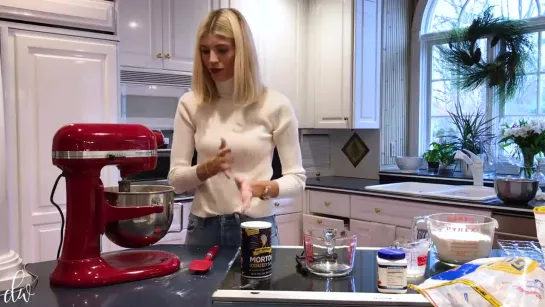 VLOGMAS _ Make Christmas Cookies with Me _ Devon Windsor