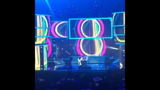 4 Walls at 18th Huading Awards (160331)