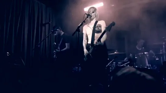 Brody Dalle - Don't Mess With Me (Live)