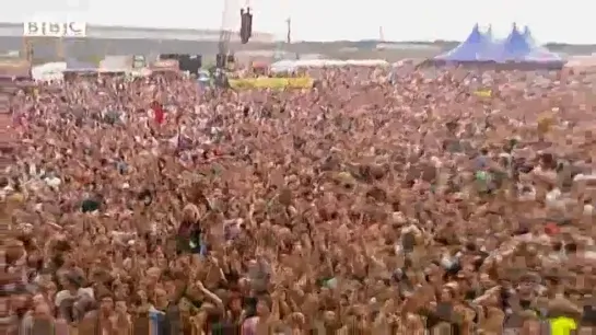 Bring Me The Horizon - Sleepwalking At Reading Festival (2013)