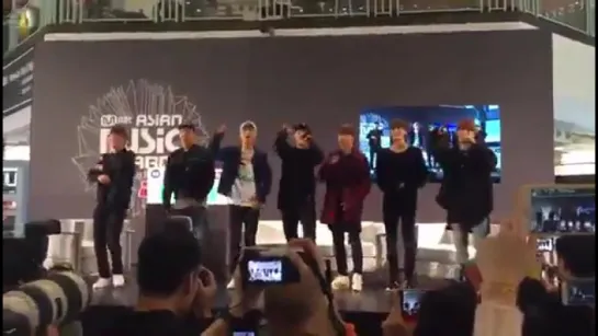 [VK][151130] MONSTA X Fancam @ MnetMAMA Twitter update