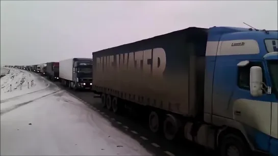 С песней! Дальнобойщики двинулись на Москву