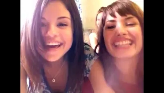 demi and selena BLOOPER!!!