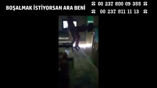 Kızı Ayakta Domaltmış Sikiyor