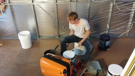 Gordo Bucket Drumming - Suitcase, Fry Pan and Watering Can