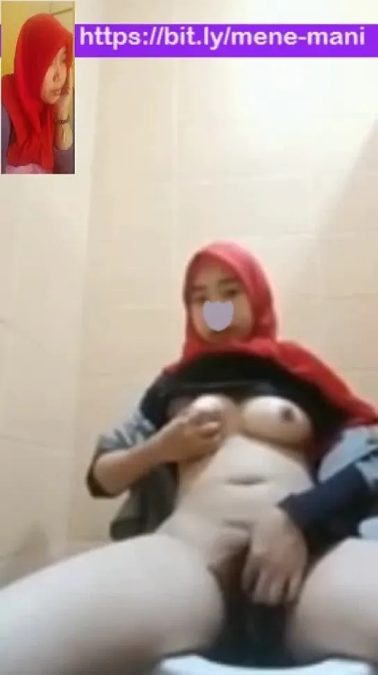 Cewek berjilbab SEKSI sange bugil pamer TOKET buah dada dan memek