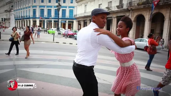 Son elegante Cubano en Paseo del PRADO de La Habana