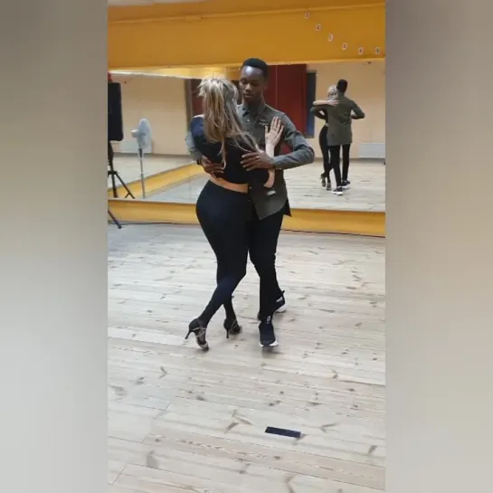 Derick Vhiz. Kizomba class.