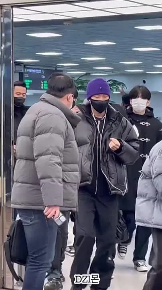 [VK][221204] MONSTA X fancam @ Airport Jeju