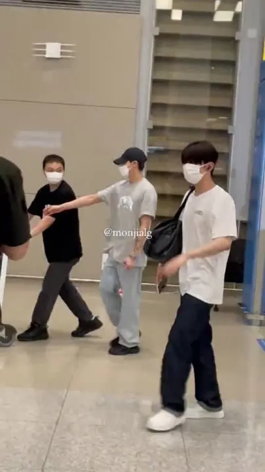 [VK][220620] MONSTA X fancam @ Airport Incheon